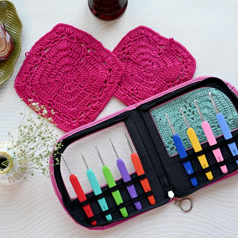 Clover waves crochet hooks set - pink case